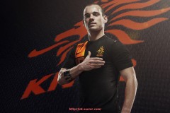 足球直播-世俱杯赛中战术板指令解析及教练沟通策略实例